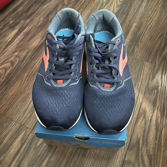Brooks Navy and Orange Running Shoes wide 2e - Picture 2 of 5